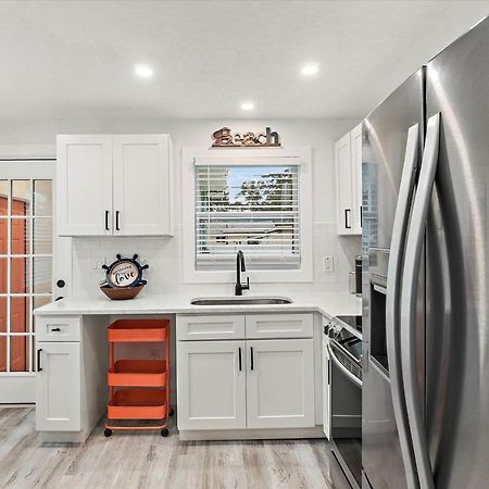 Quaint Gulfport Beach Bungalow เซนต์ปีเตอร์สเบิร์ก ภายนอก รูปภาพ