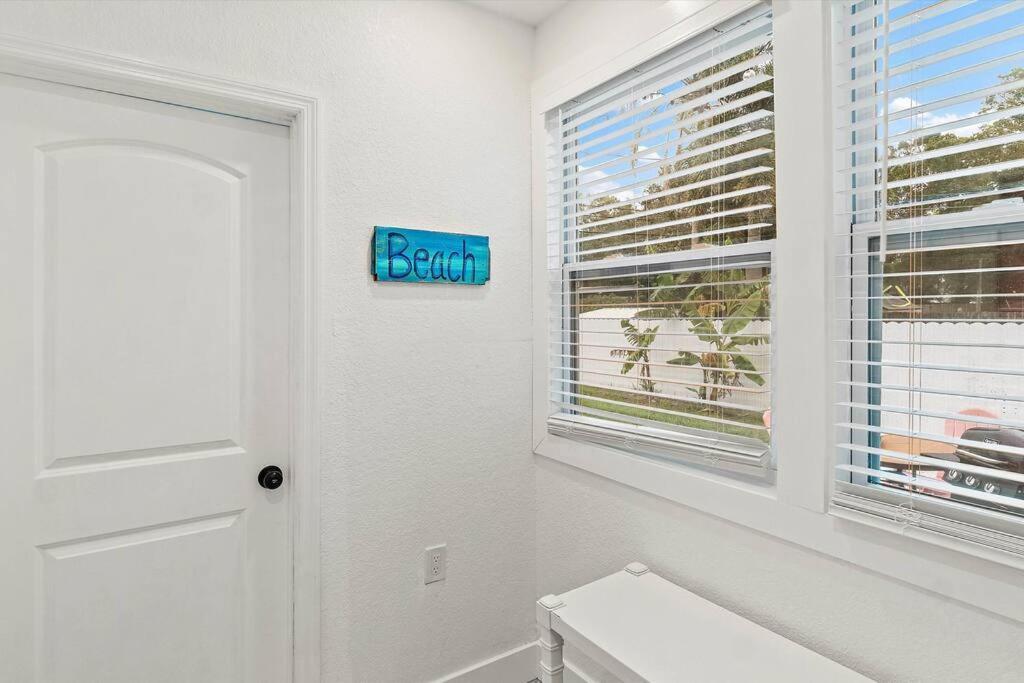 Quaint Gulfport Beach Bungalow เซนต์ปีเตอร์สเบิร์ก ภายนอก รูปภาพ