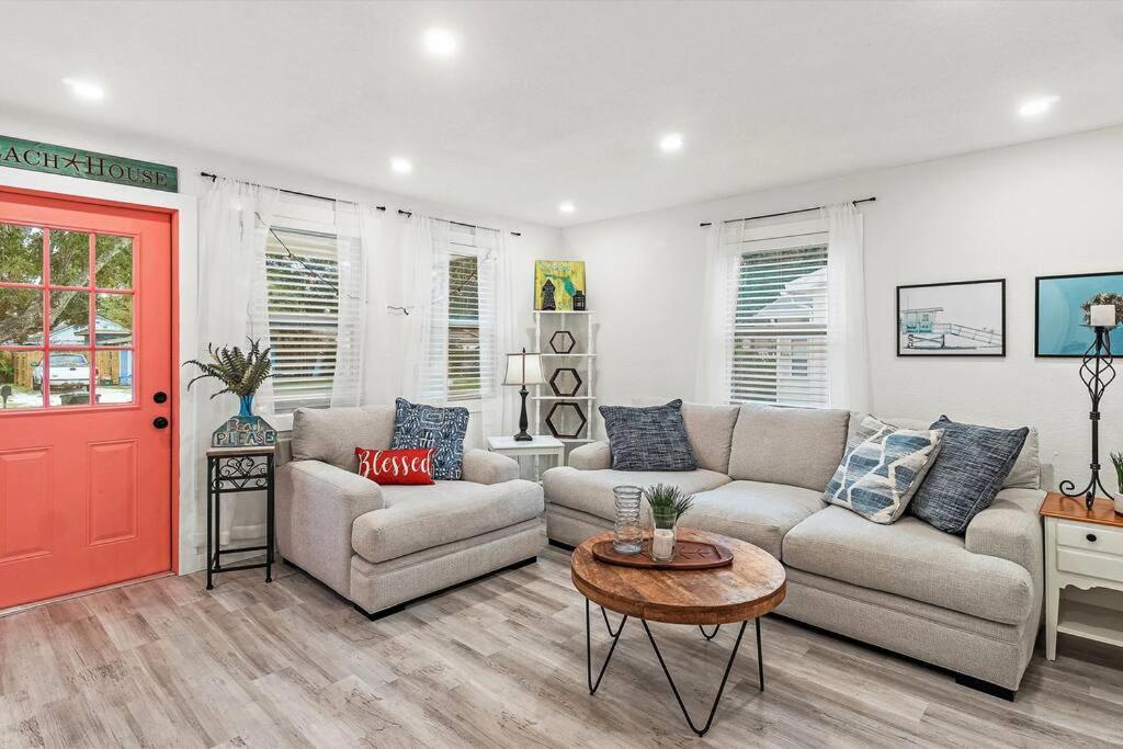 Quaint Gulfport Beach Bungalow เซนต์ปีเตอร์สเบิร์ก ภายนอก รูปภาพ