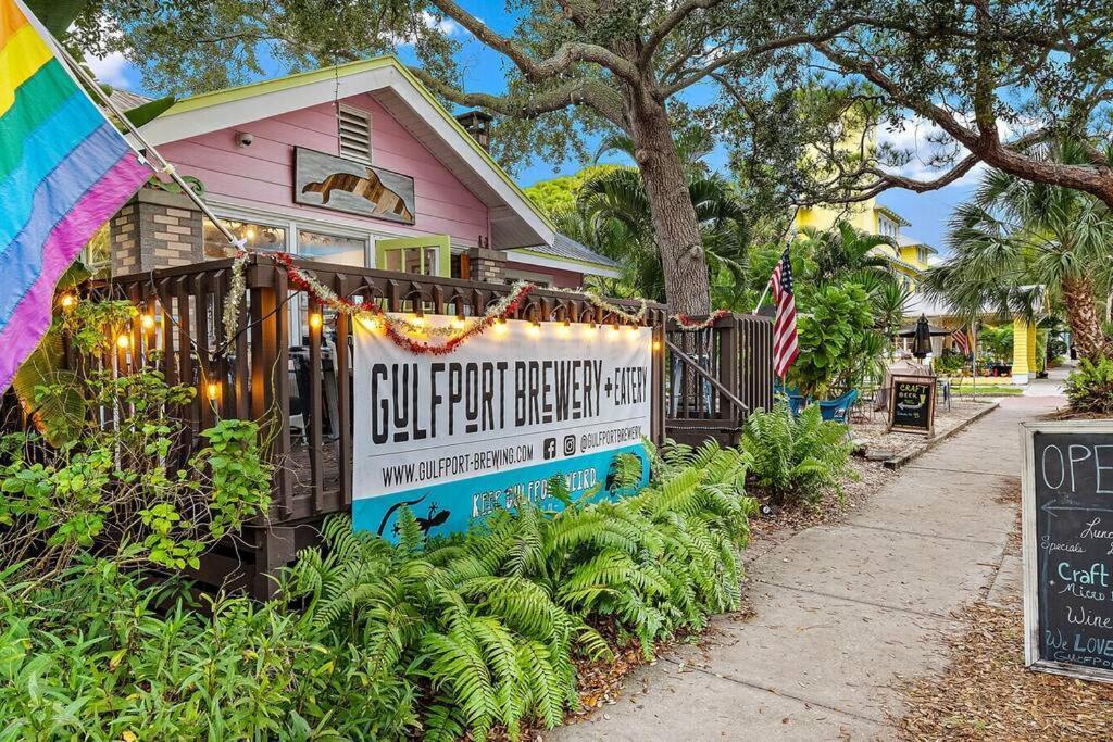 Quaint Gulfport Beach Bungalow เซนต์ปีเตอร์สเบิร์ก ภายนอก รูปภาพ