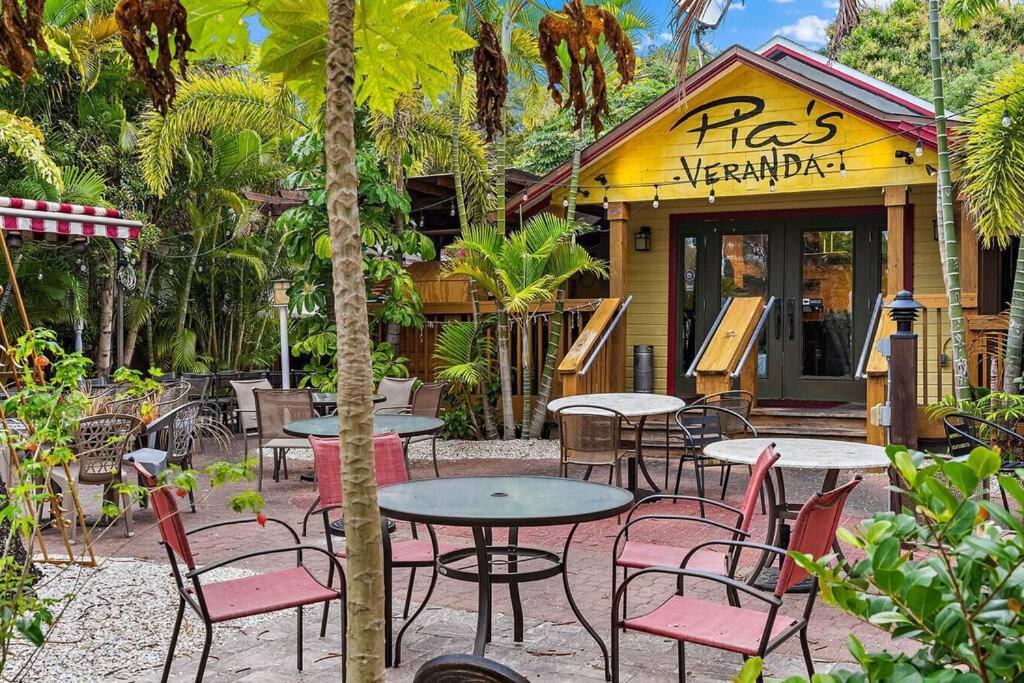 Quaint Gulfport Beach Bungalow เซนต์ปีเตอร์สเบิร์ก ภายนอก รูปภาพ