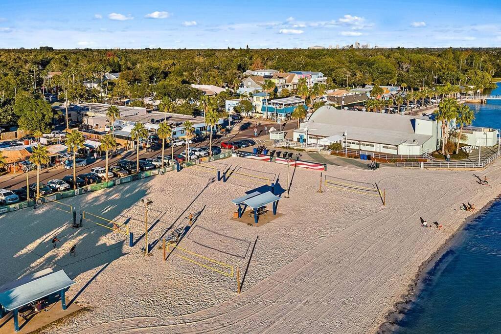 Quaint Gulfport Beach Bungalow เซนต์ปีเตอร์สเบิร์ก ภายนอก รูปภาพ