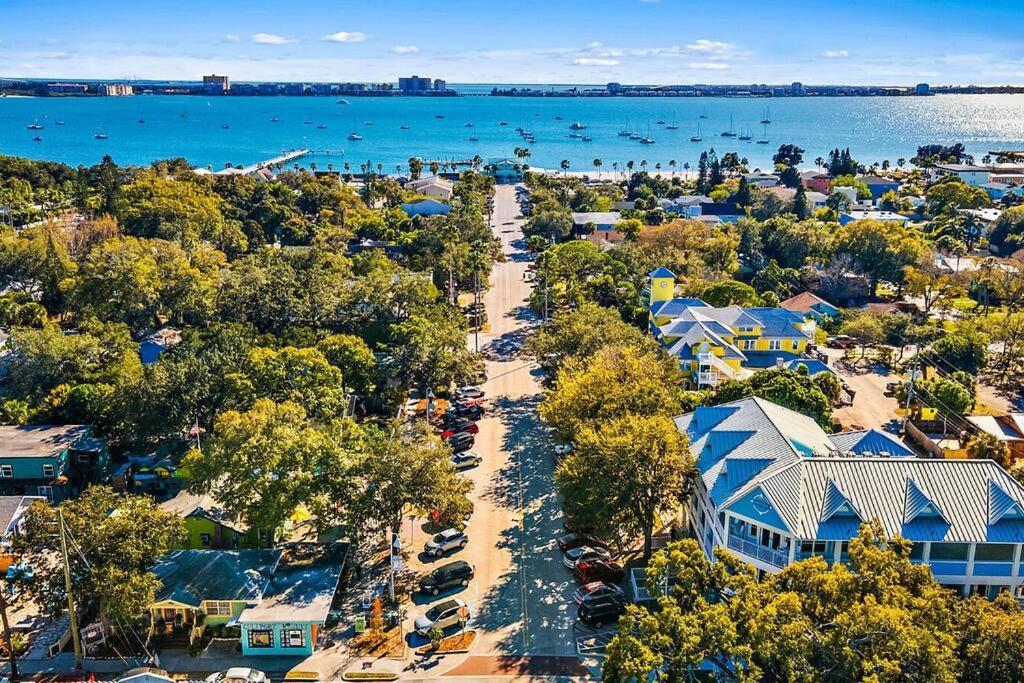 Quaint Gulfport Beach Bungalow เซนต์ปีเตอร์สเบิร์ก ภายนอก รูปภาพ