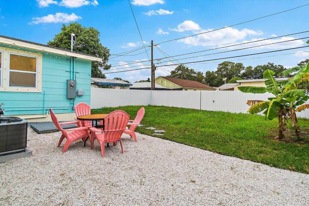Quaint Gulfport Beach Bungalow เซนต์ปีเตอร์สเบิร์ก ภายนอก รูปภาพ
