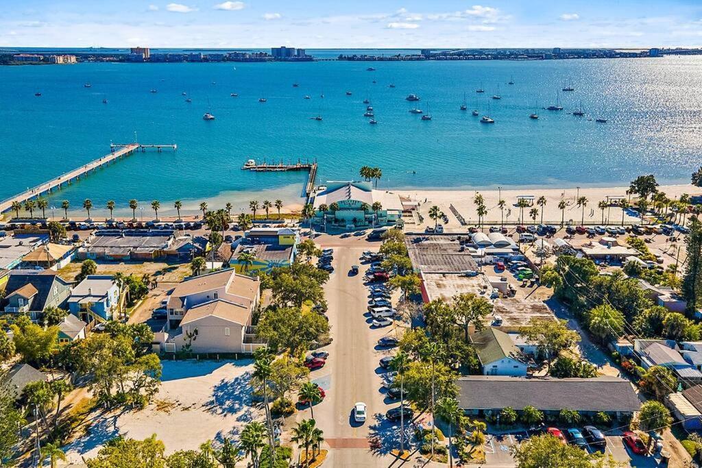 Quaint Gulfport Beach Bungalow เซนต์ปีเตอร์สเบิร์ก ภายนอก รูปภาพ