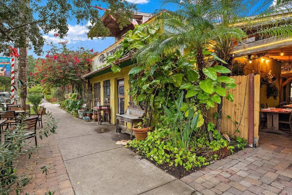 Quaint Gulfport Beach Bungalow เซนต์ปีเตอร์สเบิร์ก ภายนอก รูปภาพ