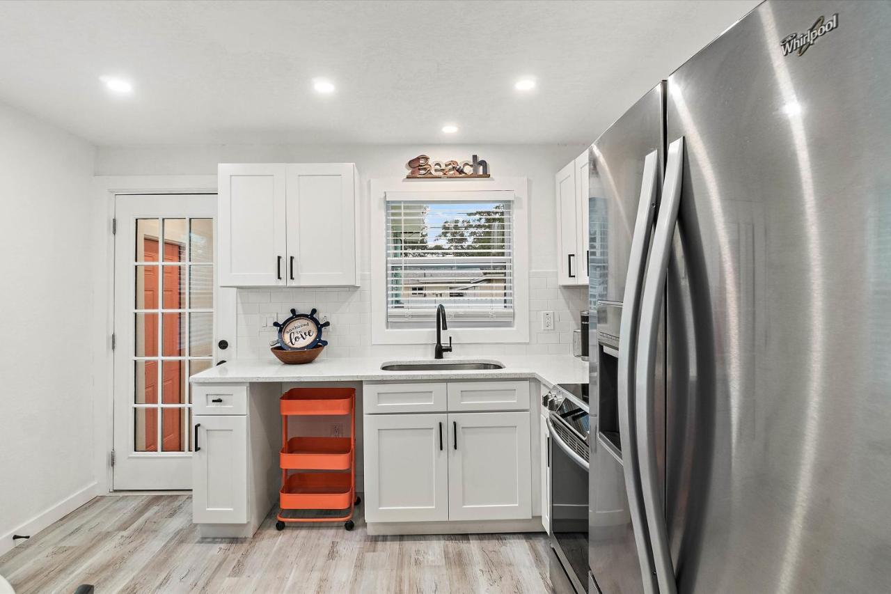 Quaint Gulfport Beach Bungalow เซนต์ปีเตอร์สเบิร์ก ภายนอก รูปภาพ