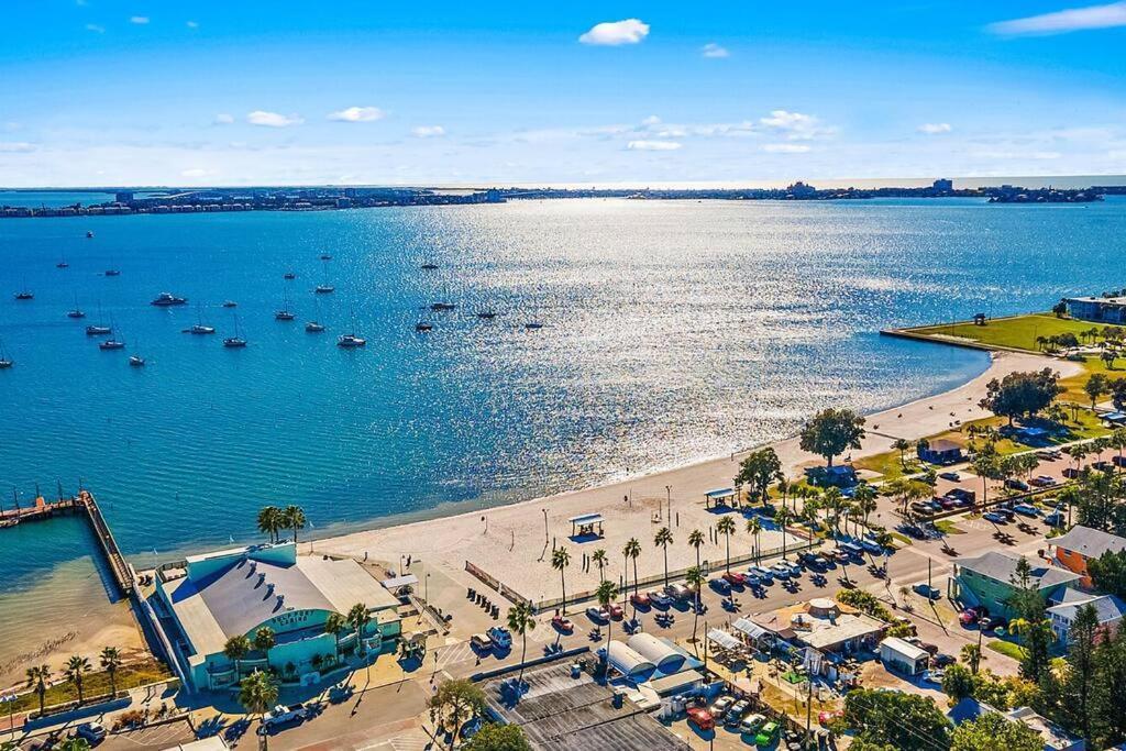 Quaint Gulfport Beach Bungalow เซนต์ปีเตอร์สเบิร์ก ภายนอก รูปภาพ