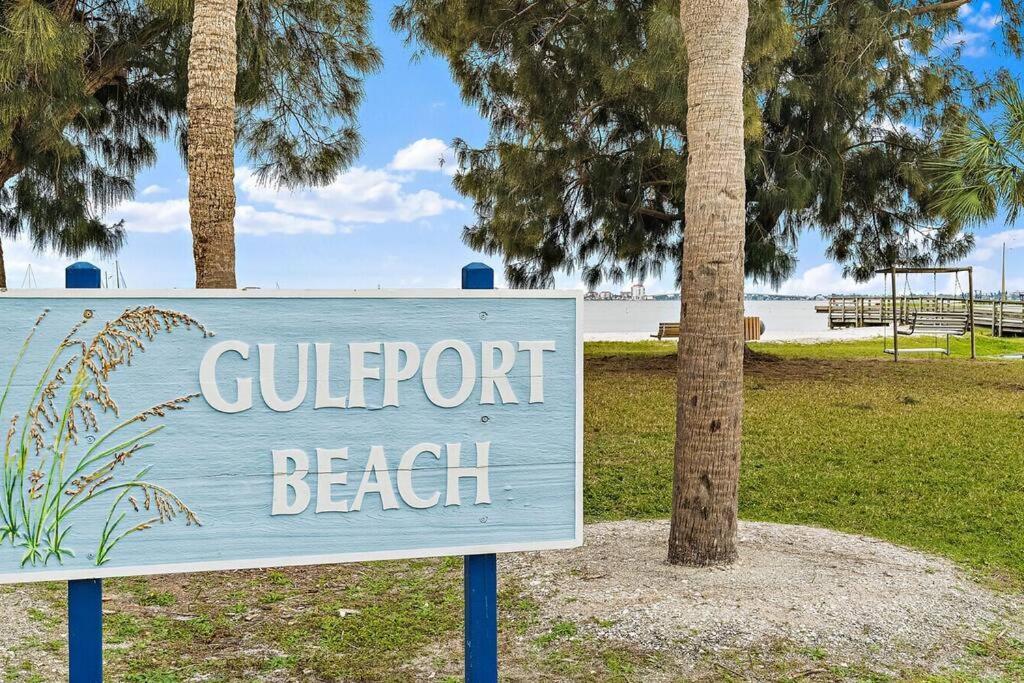 Quaint Gulfport Beach Bungalow เซนต์ปีเตอร์สเบิร์ก ภายนอก รูปภาพ
