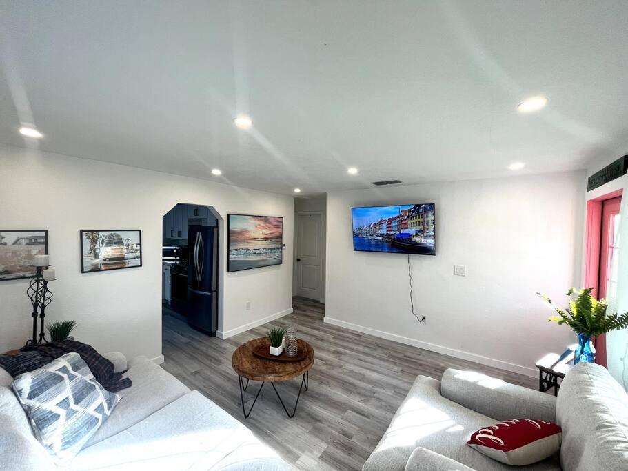 Quaint Gulfport Beach Bungalow เซนต์ปีเตอร์สเบิร์ก ภายนอก รูปภาพ